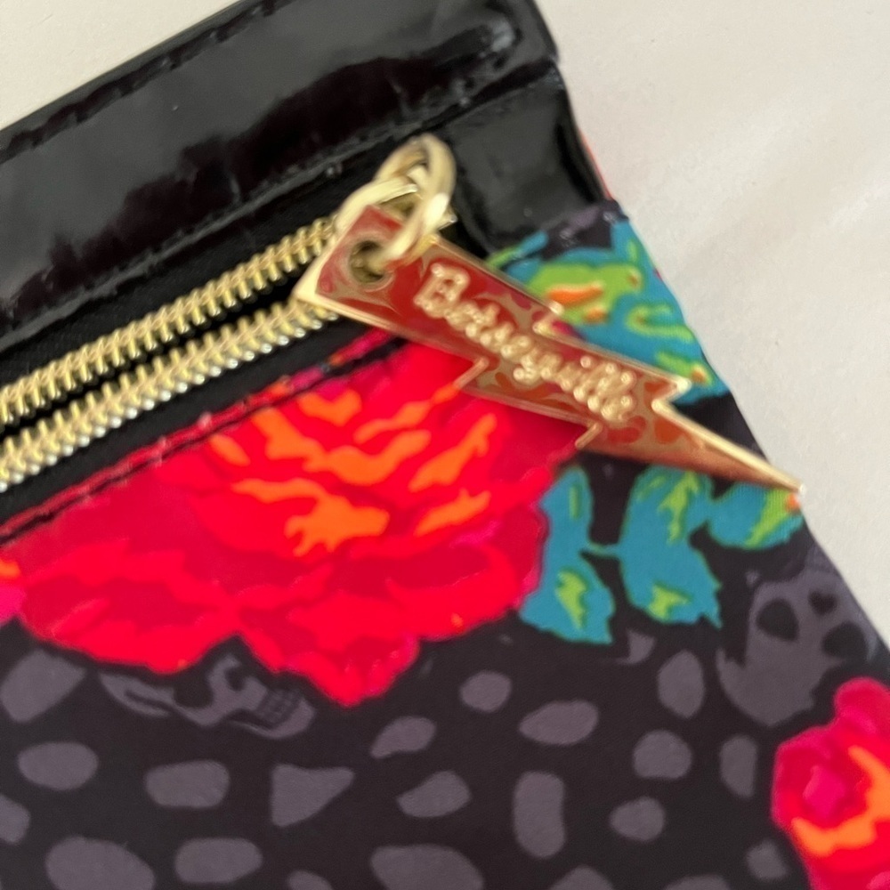 Betsey Johnson Betseyville Large Wristlet Black Rose Skull print - Picture 7 of 9